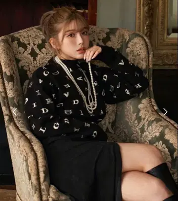 Darich 랜덤 로고 볼륨 니트탑