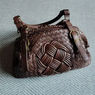 브라운 가죽 뜨개질 핸드백