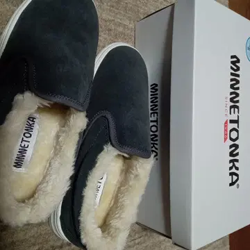 [ 정가 13,200엔 ] MINNETONKA 스웨이드 슬립온 그레이