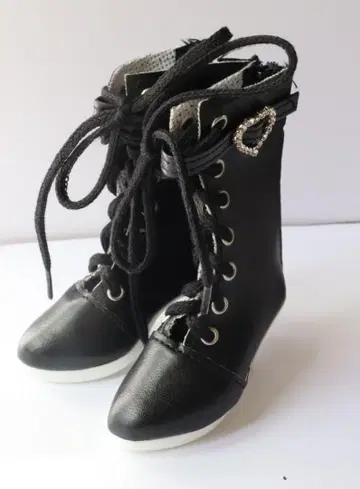 [ AZT/MDD ] 하트 미들 부츠 (블랙)