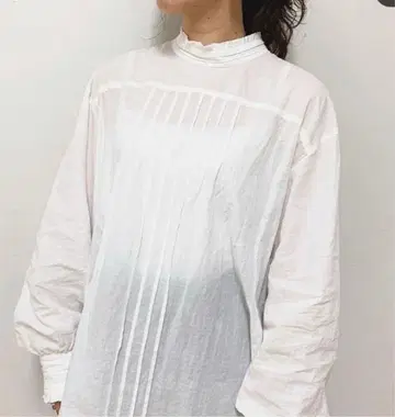 SHINZONE 스탠드 카라 프릴 블라우스