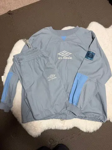 XLARGE UMBRO 셋업 착용 횟수는 몇 회 되지 않습니다.