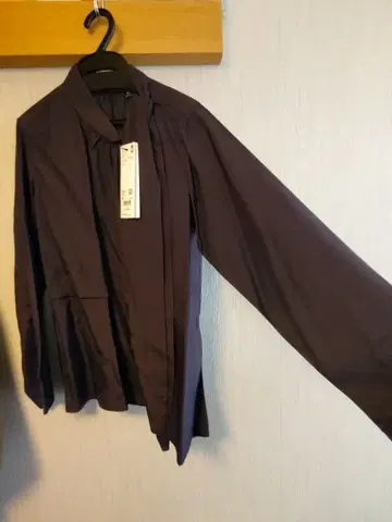 UNIQLO U 실크 타이 블라우스