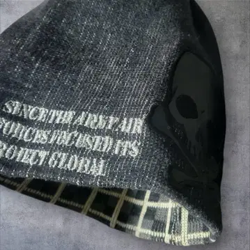 스컬 디자인의 니트 모자 비니 리버서블 시크 스타일 Y2K 00s