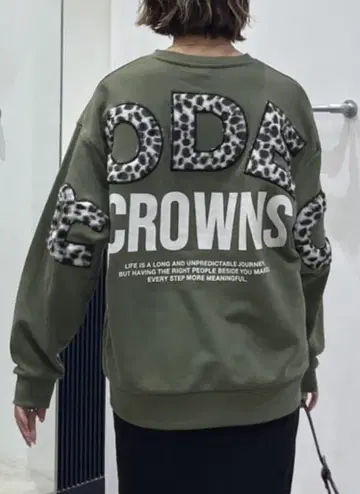 로데오 크라운 애니멀 인조 모피 아플리케 맨투맨 상의