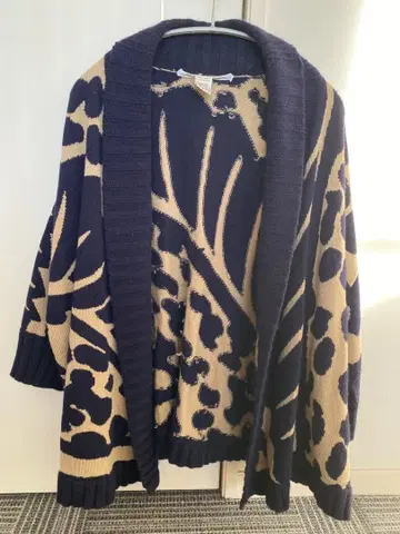 다이앤 폰 파스텐버그 니트 가디건 팔분 소매