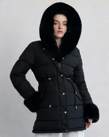 후드 부착 블랙 자켓