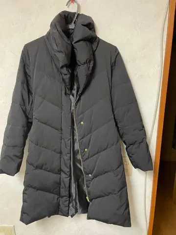 블랙 다운 코트 허리 리본 포함