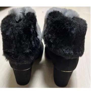 퍼가 달린 블랙과 그레이 부츠