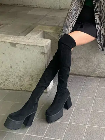 EMODA 블랙 스웨이드 통굽 니하이 부츠