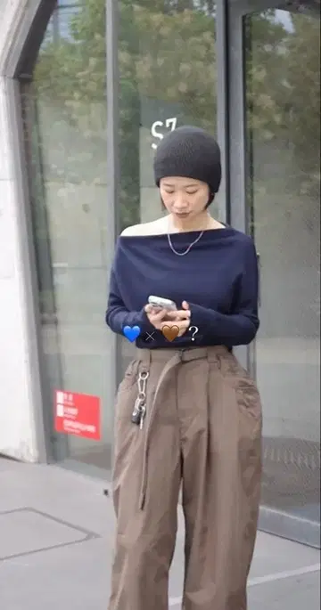 eongul 요 원숄더 니트 네이비