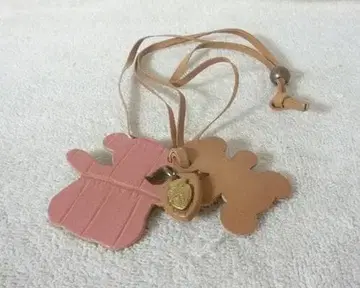 페리지 브라운 라이트핑크 악어 엠보싱 곰 모티브 백참