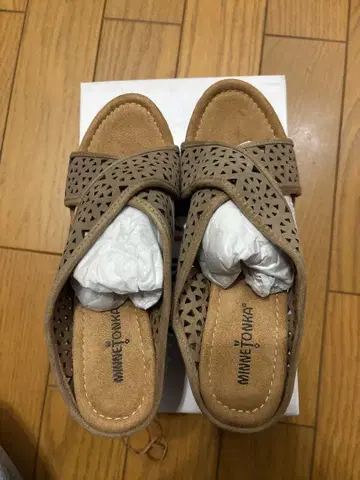 MINNETONKA LAINEY 샌들 9