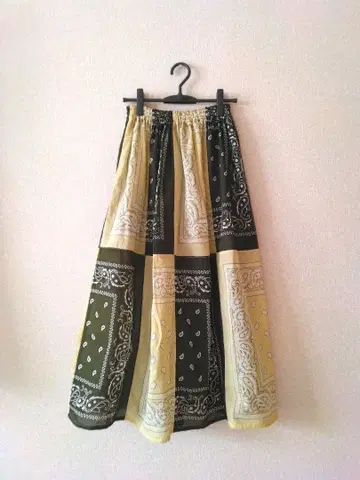 반다나 패치워크 롱 스커트 카키 베이지