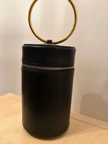 알리시아스탄 원형 드럼 백 골드 x 블랙