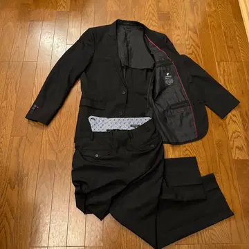 스트라이프 디자인 슬림핏 수트