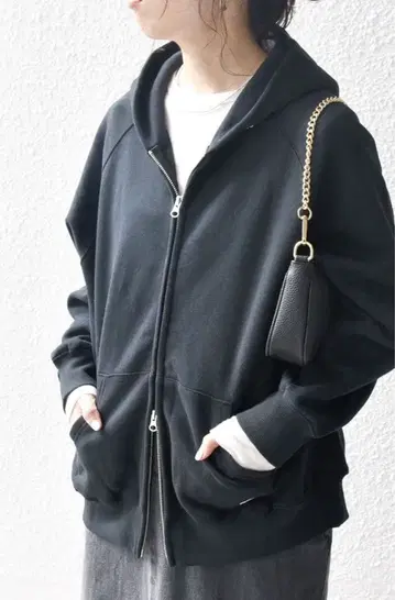 SHIPS any 속기모 지퍼 후드 맨투맨 블랙