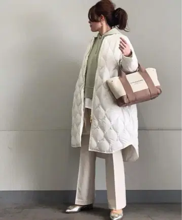 엠마 테일러 퀼팅 자켓 화이트