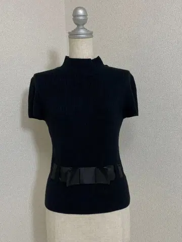 M'S GRACY 모크넥 허리 리본 반팔 리브 니트