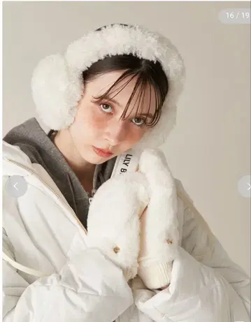 [ LILY BROWN x MARY QUANT ] 데이지 모티브 퍼 미튼