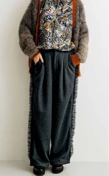 다크 그레이 프릴 와이드 팬츠