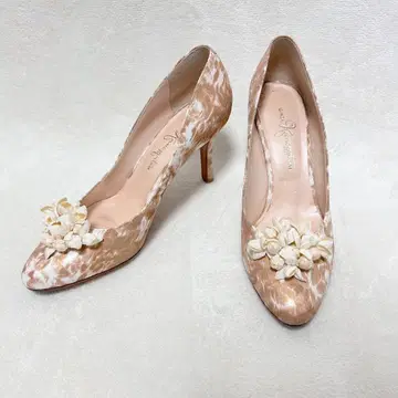 긴자 카네마츠 GINZA Kanematsu 플라워 모티브 펌프스 24.5