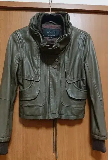 카키색 디자인 양가죽 자켓