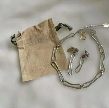 시즈마라 실버 체인 목걸이와 귀걸이 세트