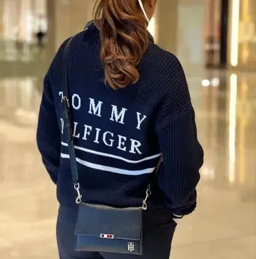 타미힐피거 터틀넥 니트 스웨터 네이비 백 로고