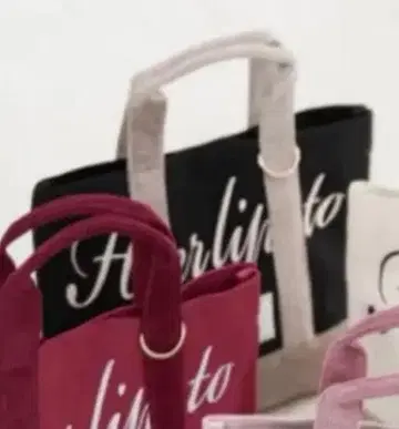 새상품 herlipto HLT mini tote Ivory 블랙 토트백