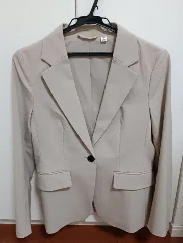 지유 GU 테일러드 자켓 베이지 S 사이즈 미사용 새상품