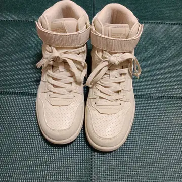 화이트 하이컷 스니커즈 벨크로 포함