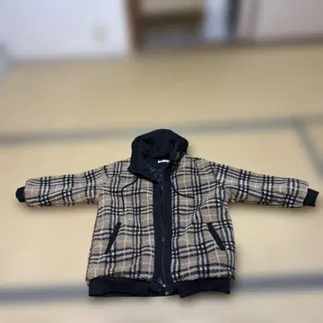 체크 무늬 후드 부착 점퍼