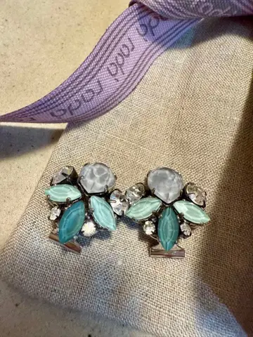 rada 꽃 모티브 귀걸이