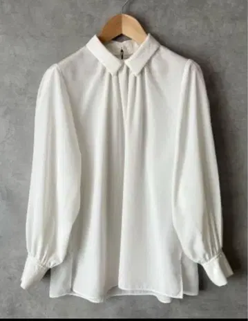 투모로우랜드 보르지 여성스러운 고급 옷깃 드레이프감 블라우스 화이트
