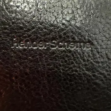 Hender Scheme 블랙 가죽 접이식 지갑