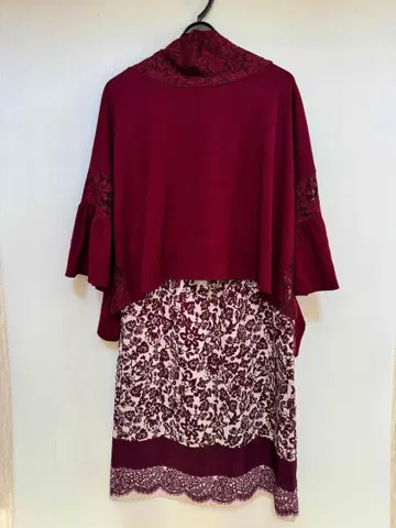 와인 컬러 상의 & 스커트