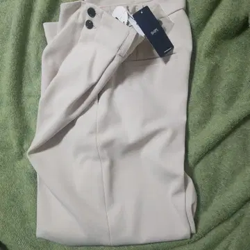 SHIPS 베이지 슬랙스