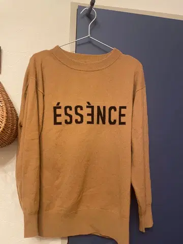 스픽 앤 스팬 ESSENCE 로고 니트