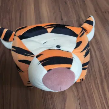 호랑이 디자인의 수납 가능한 봉제 인형
