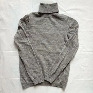 테치치 테치치 터틀넥 스웨터