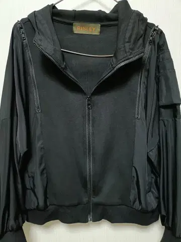 RISLEY 후드 부착 후드티 여성용 겉옷 블랙 심플