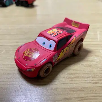 토미카 카즈 라이트닝 맥퀸 매트 더트 타입