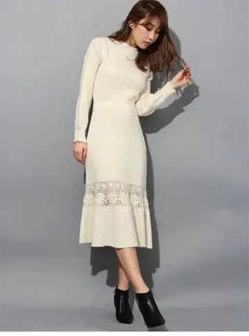 LILY BROWN 가기리 절개 플레어 원피스