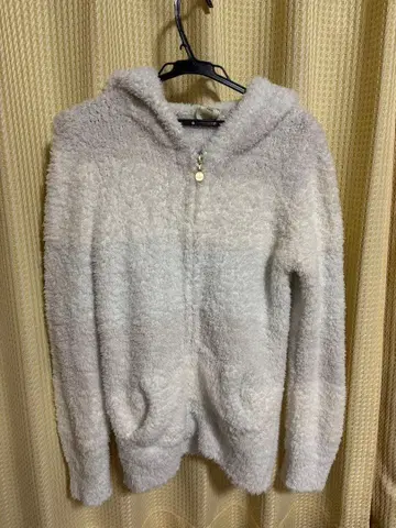 젤라또피케 후드 부착 룸웨어 화이트 보더 복슬복슬