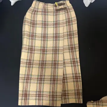 울 100% 베이지 계열 체크 타이트 스커트 DEFACHE