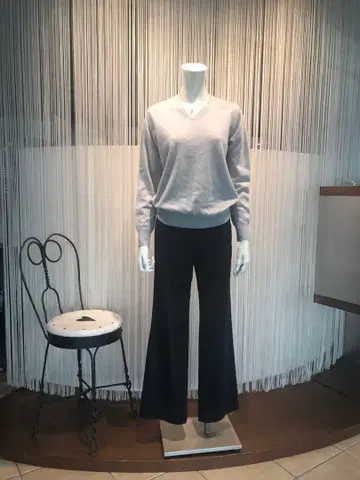 23구 그레이 V넥 긴팔 스웨터