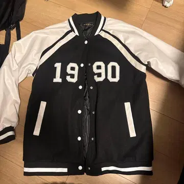 GORGE 바시티 자켓 1990 블랙/화이트