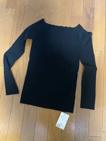 시착만 한 상품 Whim Gazette 오프숄더 니트