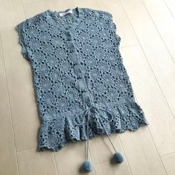 원더풀 월드 시스루 니트 폼폼 포함 베스트